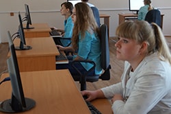 На олимпиаде по учебной дисциплины «Фармакология». Лаборатория информационных технологий колледжа.